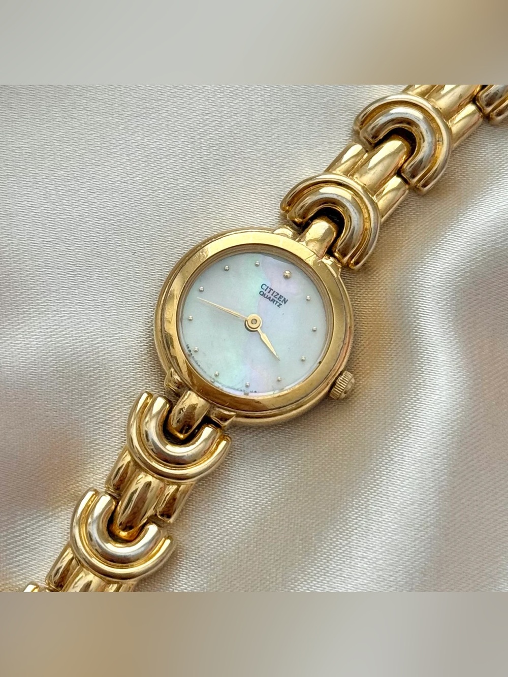 AUTHENTIC VINTAGE CITIZEN MOTHER-OF-PEARL WATCH - Picture 5 of 7